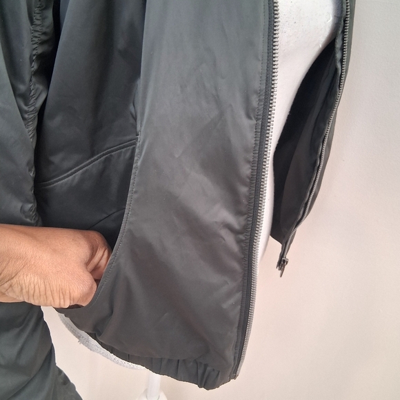 ❤️ Lululemon Above The Clouds Jacket in Evergreen Size 6 - Picture 9 of 12